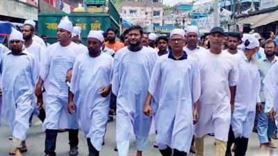 মেহেরপুরে কাফনের কাপড় পরে ব্যবসায়ীদের অবস্থান