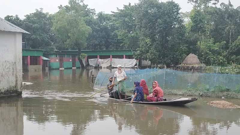 নেত্রকোনায় বন্যা পরিস্থিতির অবনতি, পানিবন্দি ৩ লক্ষাধিক মানুষ