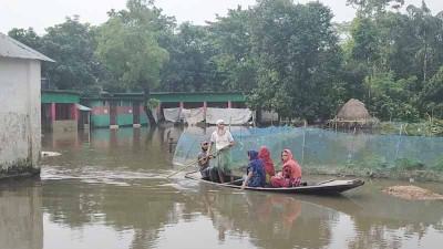নেত্রকোনায় বন্যা পরিস্থিতির অবনতি, পানিবন্দি ৩ লক্ষাধিক মানুষ