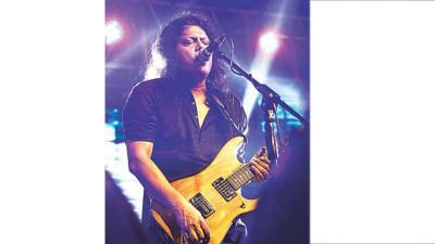 ইউরোপের দুই দেশ মাতাতে যাচ্ছেন জেমস
