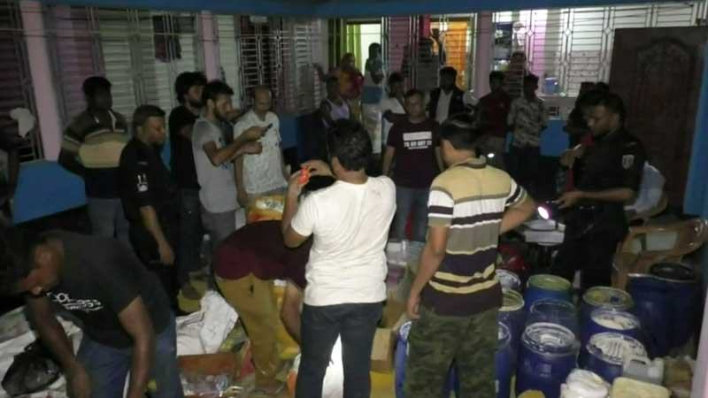 নাটোরে নকল প্রসাধনী কারখানার সন্ধান, জরিমানা
