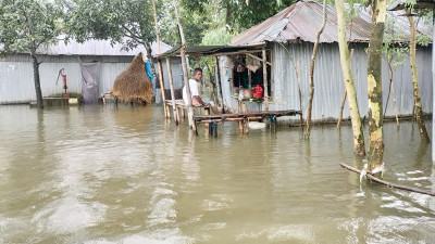 লালমনিরহাটে পানিবন্দি কয়েক হাজার পরিবার