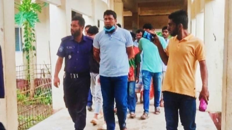 ২৩ লাখ টাকা নিয়ে আটক কক্সবাজারের সেই সার্ভেয়ার কারাগারে