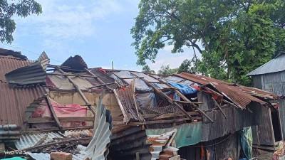 পটুয়াখালীতে টর্নেডোর আঘাতে বাবা নিহত, মেয়ে আহত