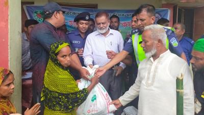 বানবাসী মানুষের পাশে অবসরপ্রাপ্ত পুলিশ অফিসার্স কল্যাণ সমিতি