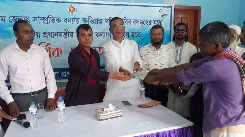 কুড়িগ্রামে বন্যার্তরা পেলেন প্রধানমন্ত্রীর আর্থিক সহায়তা
