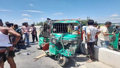 টাঙ্গাইলে অটোরিকশায় বাসের ধাক্কা, নিহত ২