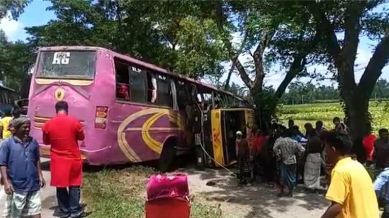 সিরাজগঞ্জে বাস-ট্রাকের সংঘর্ষে নিহত ৩