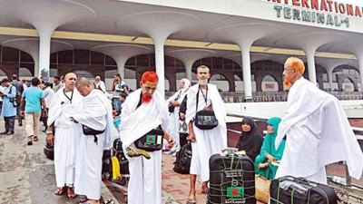 দেশে ফিরেছেন আরো ১৯৯০ হাজি