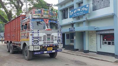 ৪৭ সপ্তাহ পর হিলি বন্দর দিয়ে চাল আমদানি শুরু