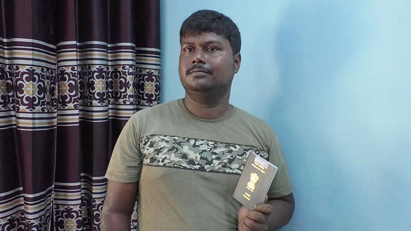 ভারতীয় যাত্রীর কাছে মিলল ৫ লাখ টাকা!