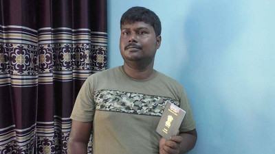 ভারতীয় যাত্রীর কাছে মিলল ৫ লাখ টাকা!