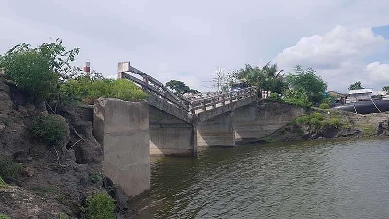 সাতক্ষীরার বাঁকড়া সেতু এক মাসেও সংস্কারের উদ্যোগ নেই
