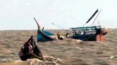 বঙ্গোপসাগরে মাছ ধরা ট্রলারে ডাকাতি