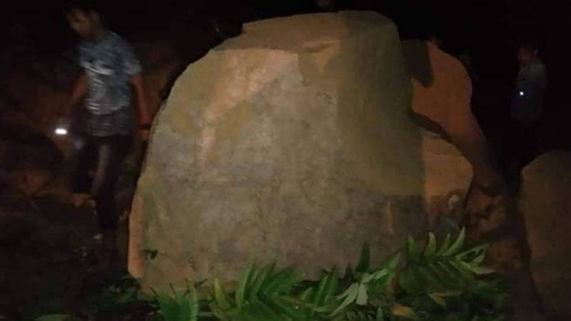 ঝড়বৃষ্টি ছাড়াই পাহাড়ধস, বাঘাইহাট-মারিশ্যা সড়কে ভারী যান চলাচল বন্ধ