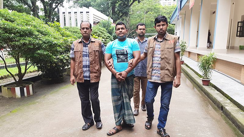 টাঙ্গাইলে বাসে ডাকাতি-ধর্ষণের মূলহোতা গ্রেফতার