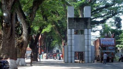 বেনাপোলে পণ্যবাহী ট্রাক ভাড়া বাড়ল প্রায় ১০ হাজার টাকা