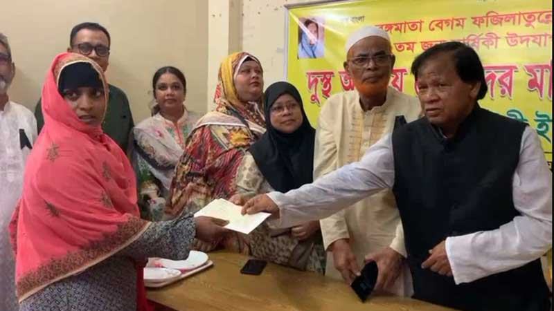 চাঁপাইনবাবগঞ্জে চিকিৎসা সহায়তা পেলেন ১৫ রোগী