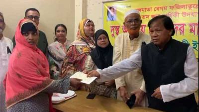 চাঁপাইনবাবগঞ্জে চিকিৎসা সহায়তা পেলেন ১৫ রোগী