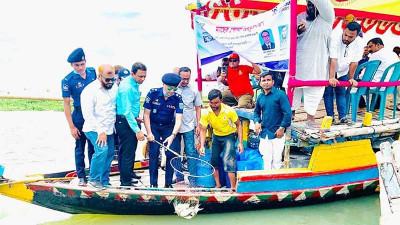 নরসিংদীতে মেঘনায় মাছের পোনা অবমুক্ত