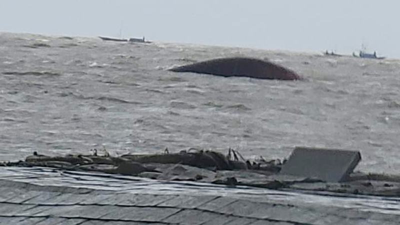 ৩২০ টন পাথর নিয়ে মেঘনায় ডুবল বাল্কহেড