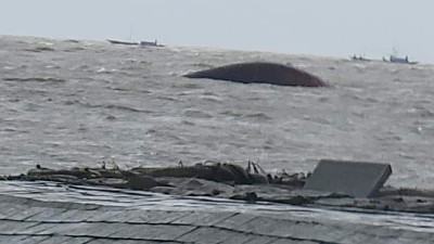 ৩২০ টন পাথর নিয়ে মেঘনায় ডুবল বাল্কহেড