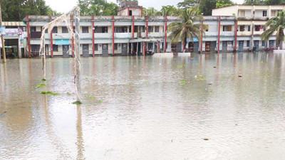 ঝালকাঠিতে ৩০ গ্রাম প্লাবিত