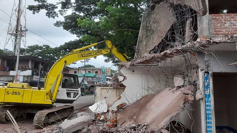 বাউফল উপজেলা চেয়ারম্যানের অবৈধ স্থাপনা উচ্ছেদ