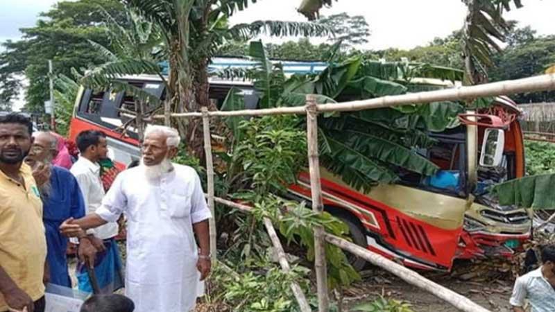 বরিশালে বাস ট্রলি সংঘর্ষে নিহত ৩