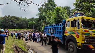 মাটিরাঙ্গায় ট্রাক চাপায় নিহত ১