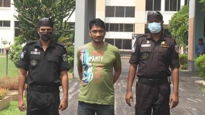 দুই দশক বিদেশে পালিয়ে থাকার পর গ্রেফতার জাকির খান
