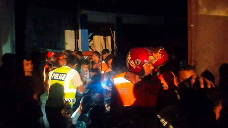 টাঙ্গাইলে রাইস মিলের ছাদ ভেঙে তিন শ্রমিকের মৃত্যু