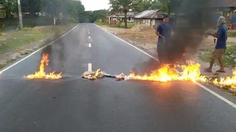 খাগড়াছড়িতে সড়ক অবরোধ