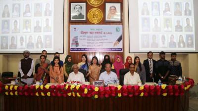 রাজশাহী বিশ্ববিদ্যালয়ের ১৬ শিক্ষার্থী পেল কলা অনুষদ ডিন’স অ্যাওয়ার্ড