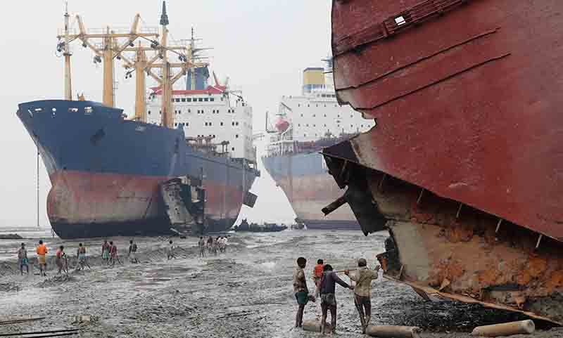 আমদানি নেমেছে অর্ধেকে বিপাকে শ্রমিকরা