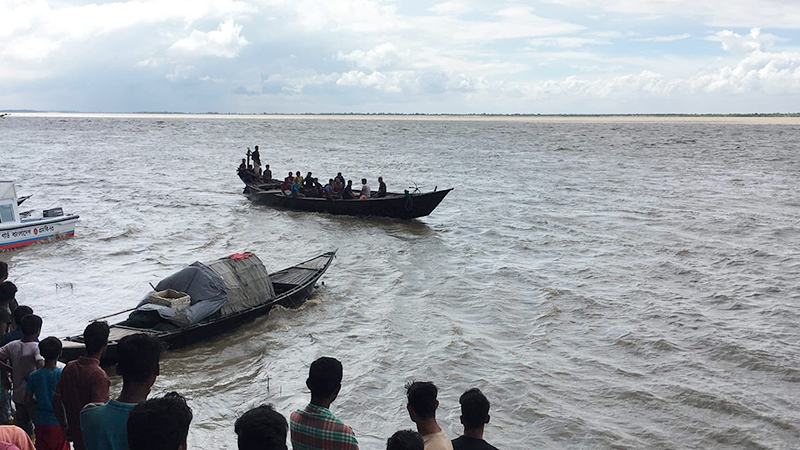 পদ্মায় নৌকাডুবি, নিখোঁজ ৪