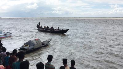 পদ্মায় নৌকাডুবি, নিখোঁজ ৪