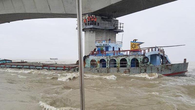 বঙ্গবন্ধু সেতুর পিলারে বাল্কহেডের ধাক্কা