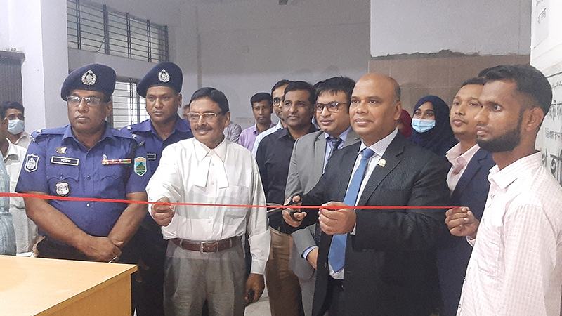 জয়পুরহাট আদালতে তথ্য ও সেবা ডেস্ক চালু