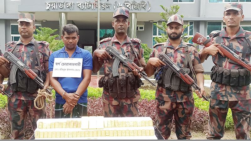 ভারতে পাচারকালে ১০ কেজি স্বর্ণসহ যুবক আটক