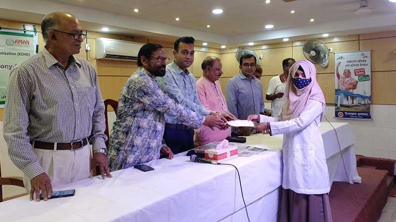 যশোরে দরিদ্র শিক্ষার্থীরা পেলেন সোয়া ৭ লাখ টাকার বৃত্তি