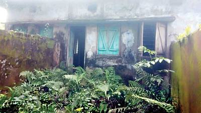 নান্দাইলে দখল হয়ে যাচ্ছে কৃষি কর্মকর্তাদের বাসভবন
