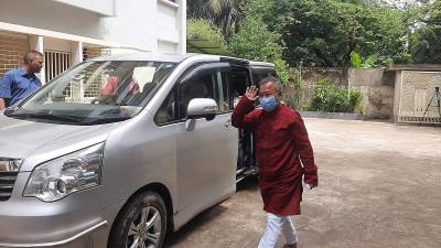 কক্সবাজারে দুদক কার্যালয়ে সপরিবারে এমপি জাফর