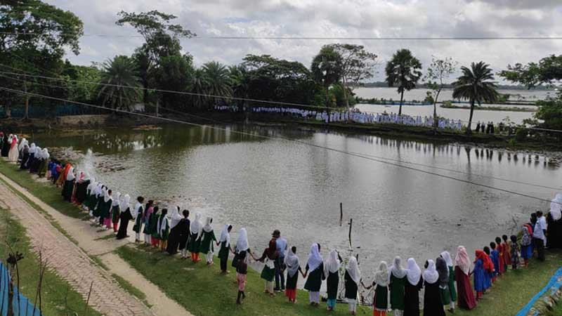 বিষের প্রতিবাদে মানবপ্রাচীর