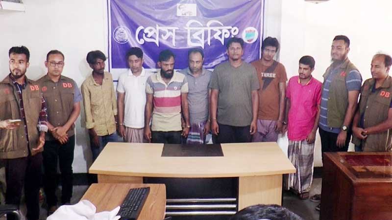 যশোরে জাহাজ থেকে লুট হওয়া ৮০ টন সার উদ্ধার