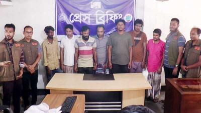 যশোরে জাহাজ থেকে লুট হওয়া ৮০ টন সার উদ্ধার