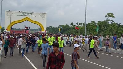 বঙ্গমাতা সেতুর পিলারে মালবাহী জাহাজের ধাক্কা