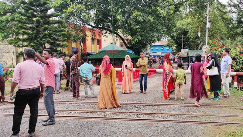হিলি সীমান্তে দুই দেশের নাগরিকদের মিলনমেলা