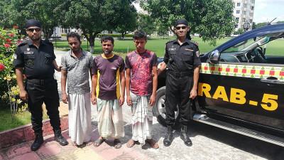 রাজশাহীতে বিদেশী অস্ত্রের বড় চালান জব্দ