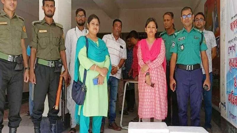 ইলিশ বহনে বিমানযাত্রীকে দণ্ড